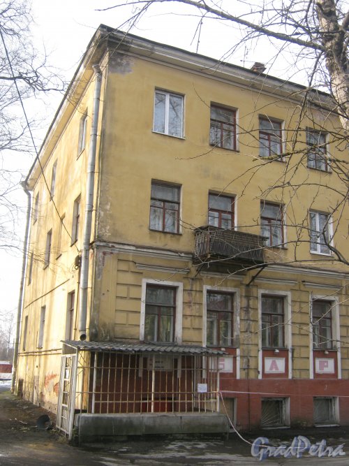 г. Красное Село, пр. Ленина, дом 95. Левая часть фасада. Фото 24 февраля 2014 г.
