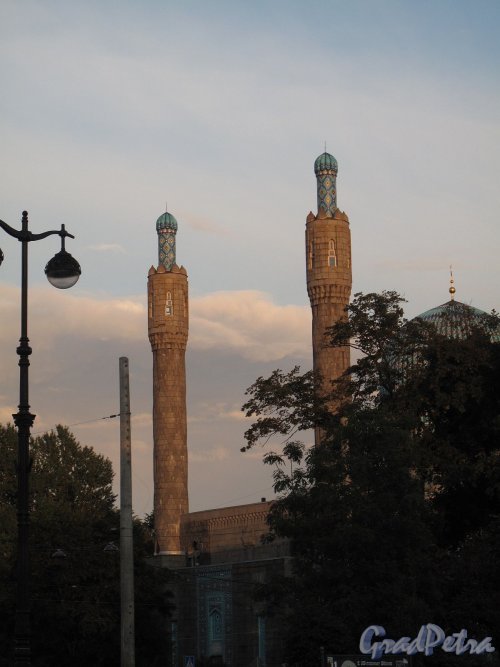 Кронверкский пр., д. 7. Соборная мечеть. Общий вид при закате. Фото сентябрь 2011 г.