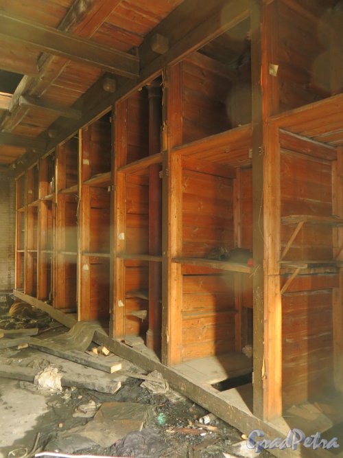 Лермонтовский пр., дом 57-59, лит. Б. Так выглядел корпус внутри до пожара в мае 2013 года. Фото 12 марта 2014 года.