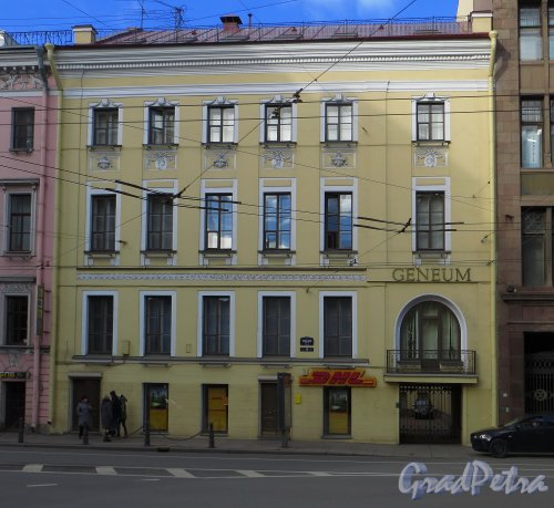 Невский проспект, дом 10. Фасад здания после реставрации. Фото 12 марта 2014 года.