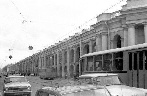 Садовая линия Большого Гостиного Двора. Фото 1979 года.