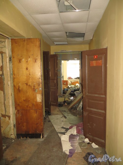 Лермонтовский пр., дом 57-59, лит. В. Корридор второго этажа. Фото 12 марта 2014 года.