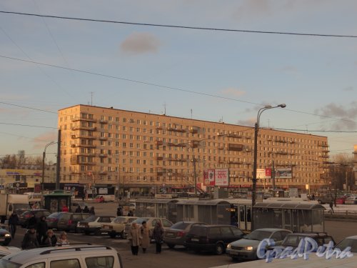  Ленинский проспект, дом 120. Фасад со стороны Ленинского проспекта. Фото 17 марта 2014 года.