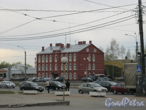 Ириновский пр., дом 46. Вид с ул. Коммуны. Фото 28 апреля 2014 г.
