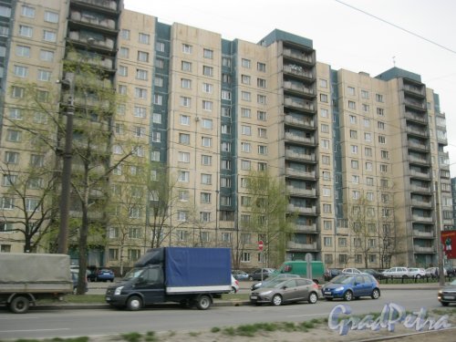 Ириновский пр., дом 33. Общий вид. Фото 28 апреля 2014 г.