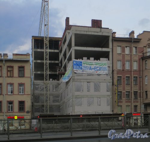 Лиговский проспект, дом 140. Строительство нового офисного здания. Вид лицевой стороны. Фото 10 мая 2014 года.