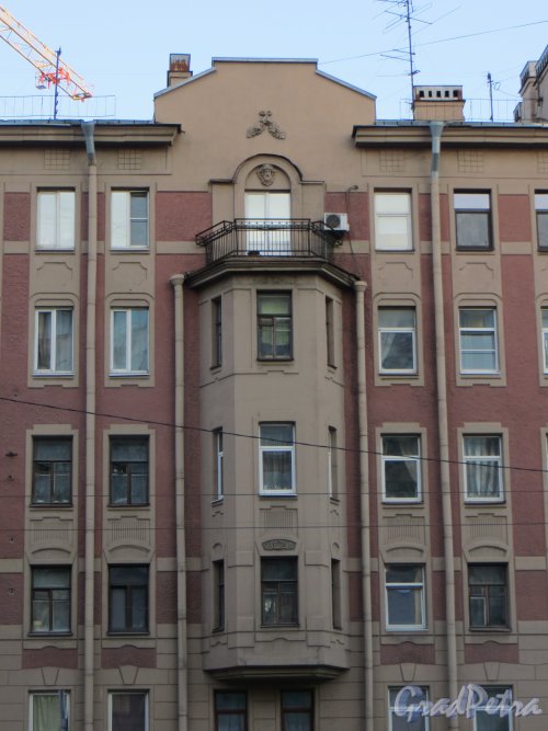 Лиговский проспект, дом 142. Центральная часть фасада по Лиговскому проспекту. Фото 10 апреля 2014 года.