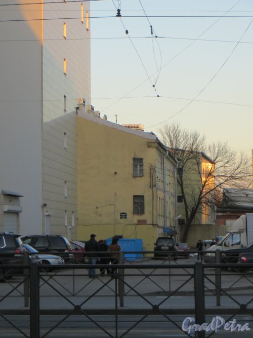 Лиговский проспект, дом 152, лит. А. Общий вид здания. Фото 10 апреля 2014 года.