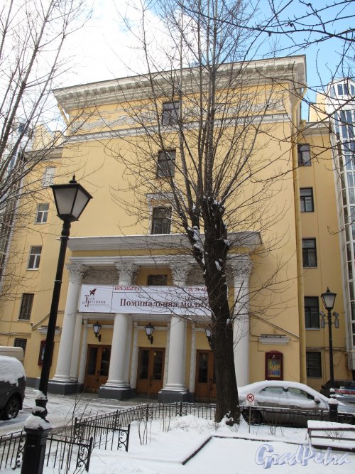 Литейный пр., д. 51. Театр на Литейном. Общий вид главного фасада. Фото март 2014 г.