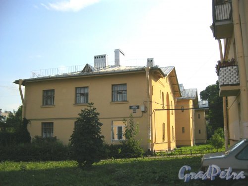 Пр. Елизарова, дом 6, корпус 2. Фрагмент фасада. Фото 27 июля 2014 г.