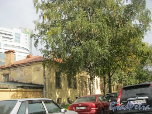 Московский пр., дом 99, литера Б . Общий вид здания. Фото 19 сентября 2014 г.