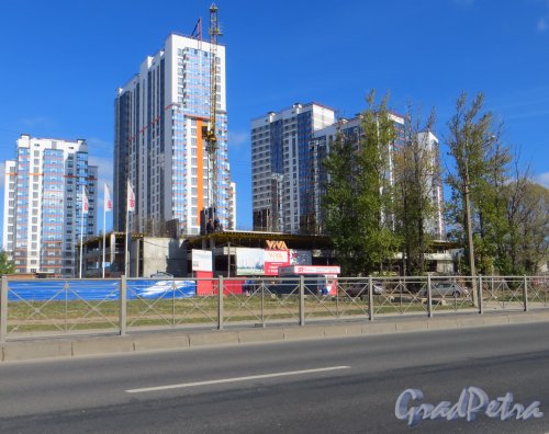 Дунайский пр., дом 18. Строительство паркинга для жилого комплекса VIVA. Вид со стороны Дунайского проспекта. Фото 2 октября 2014 года