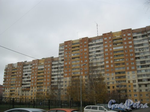 Ленинский пр., дом 75, корпус 2. Фрагмент здания со стороны дома 30 по ул. Маршала Захарова. Фото 31 октября 2014 г.