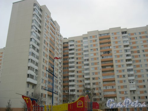 Ленинский пр., дом 79, корпус 1. Фрагмент здания со стороны дома 30 по ул. Маршала Захарова. Фото 31 октября 2014 г.
