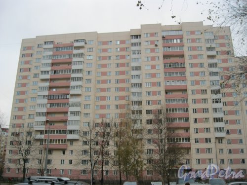 Ленинский пр., дом 79, корпус 2. Фрагмент здания со стороны дома 30 по ул. Маршала Захарова. Фото 31 октября 2014 г.