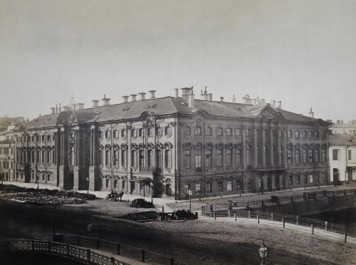 Фасад Строгановского дворца на Невском проспекте. Фото конца XIX века.