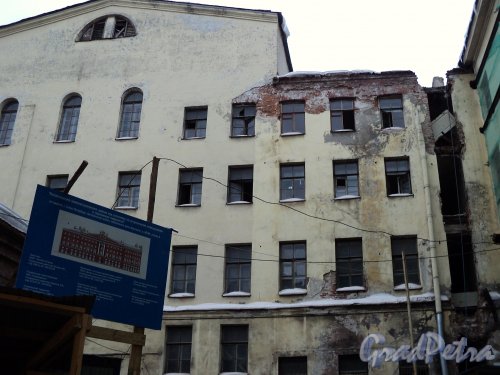 Невский пр., д. 68, лит. Б. Демонтаж здания. Вид со двора. Фото 10 января 2011 г.
