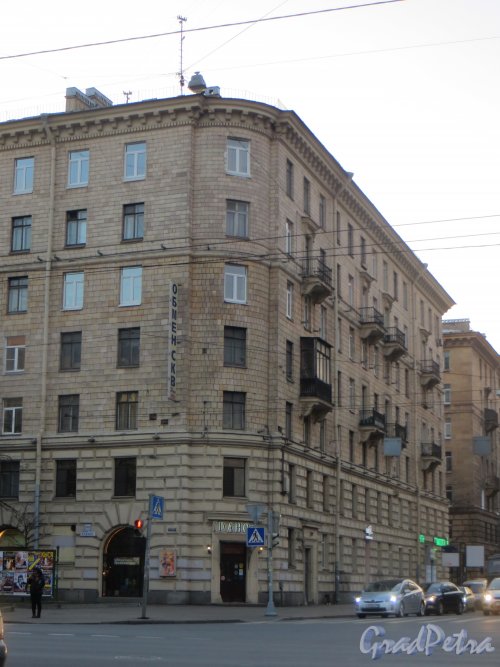 Проспект Стачек, дом 69. Угловая часть жилого дома. Фото 17 ноября 2014 года.