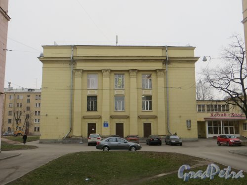 Проспект Стачек, дом 30. Главный вход. Фото 29 ноября 2014 года.