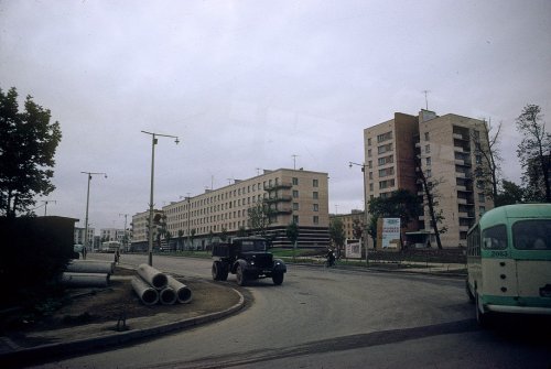 Трамвайный проспект, дом 3 / ул. Зины Портновой, дом 1. Вид со стороны проспекта Стачек. Фото 1965 года.
