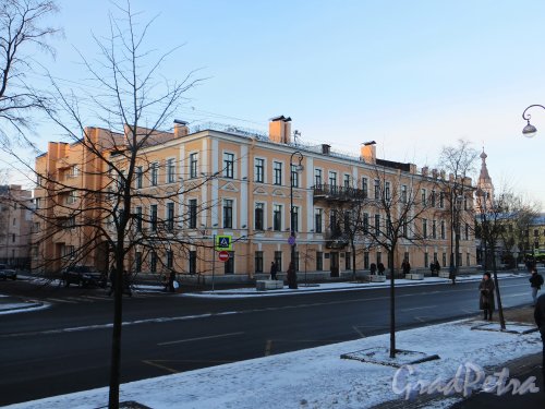 город Кронштадт, проспект Ленина, дом 15. Общий вид жилого дома. Фото 5 января 2015 года.