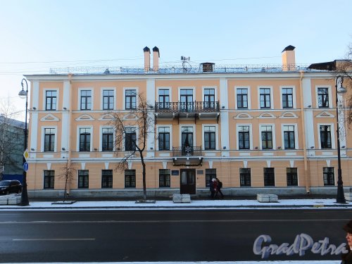 город Кронштадт, проспект Ленина, дом 15. Фасад со стороны проспекта Ленина. Фото 5 января 2015 года.