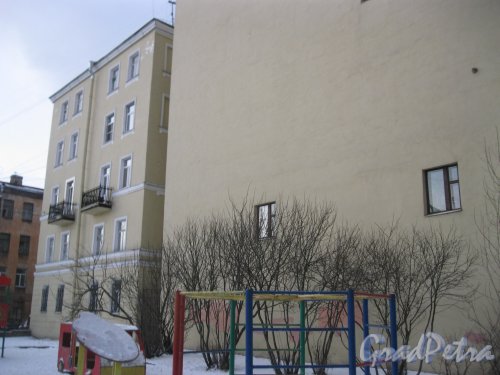 Лермонтовский пр., дом 23. Фрагмент здания. Вид с ул. Лабутина. Фото 6 января 2015 г.