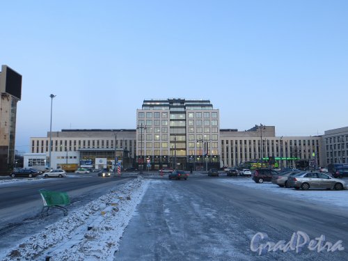 Здание бизнес-центр Electro на фоне корпусов завода «Электросила». Фото 21 января 2015 года.