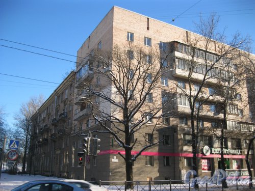 Бол. Сампсониевский пр., дом 85. Фрагмент фасада. Фото 9 февраля 2015 года.