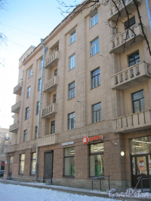 Бол. Сампсониевский пр., дом 96. Фрагмент фасада здания. Фото 9 февраля 2015 года.
