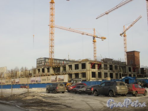 Пискарёвский проспект, дом 3. Строительство жилого комплекса «Дом на излучине Невы». Фото 11 февраля 2015 года.