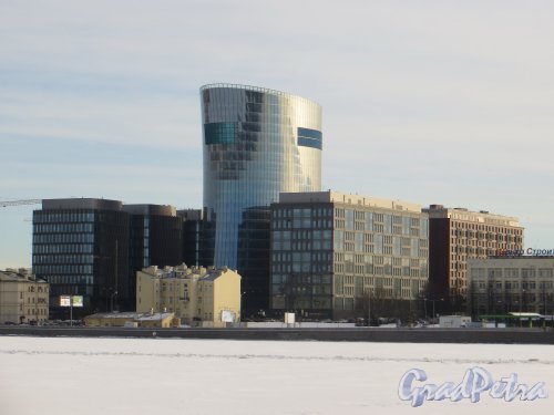 Малоохтинский проспект, дом 64. Общий вид офисно-делового комплекса «Санкт-Петербург Плаза». Фото 11 февраля 2015 года.
