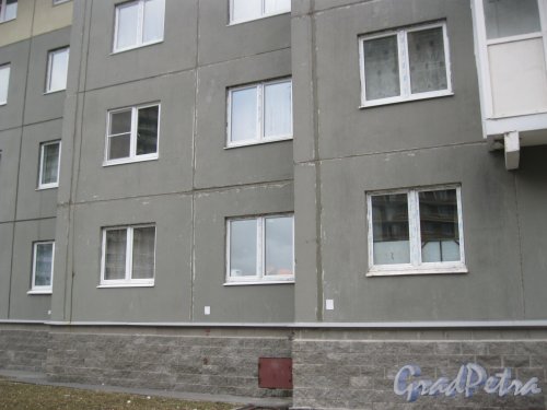 Пр. Героев, дом 26, корпус 1, литера А. Фрагмент фасада со стороны пр. Героев. Фото 29 декабря 2015 г.