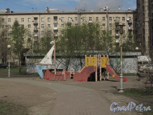 Московский проспект, дом 193, литера Б. Общий вид гаражей. Фото 7 мая 2012 года.