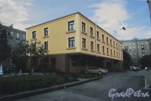 Московский проспект, дом 193, литера Б. Проект 3-этажного здания с цокольным этажом. Фото 15 марта 2015 года.