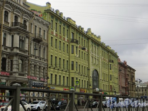 Лиговский проспект, дом 43-45. Фасад филиала гостиницы «Октябрьская» после реставрации. Фото 30 марта 2015 года.