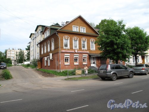 Проспект Кирова, д. 41. Тооргово-офисное здание. Общий вид. Фото июнь 2014 г.