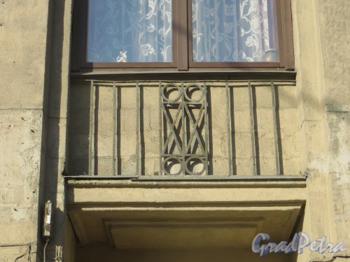Московский проспект, дом 179, литера А. Ограждение балкона. Фото 18 марта 2015 года.