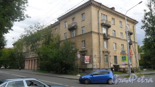 Скобелевский проспект, дом 4. Общий вид жилого дома. Фото 20 июля 2015 года.