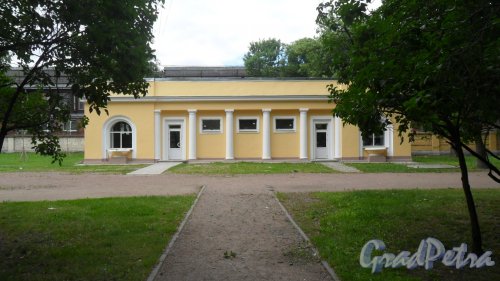 Старо-Петергофский проспект,дом 27,литер А. Фото 18 августа 2015 года.