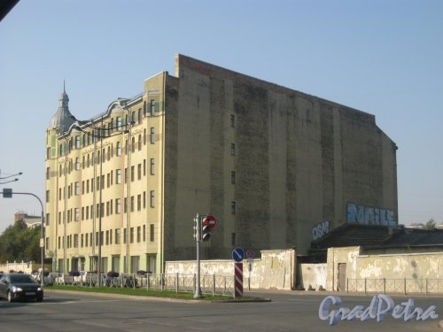 Лиговский пр., дом 275, корпус 1. Общий вид здания. Фото 18 сентября 2015 г.