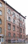 Рижский проспект, дом 35 / Старо-Петергофский проспект, дом 11. Угловая часть фасада здания со стороны Рижского проспекта. Фото 29 августа 2016 года.
