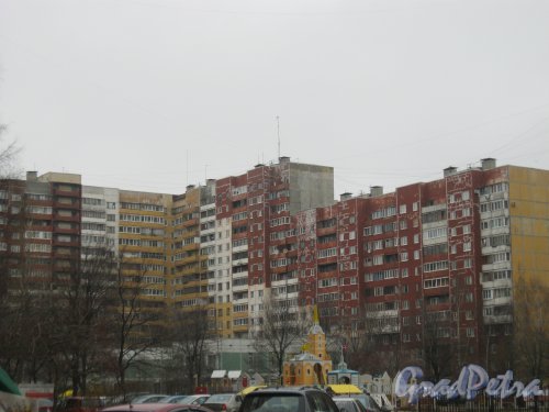 Ленинский пр., дом 95, корпус 2. Вид от дома 45 по пр. Маршала Жукова. Фото 17 нлября 2015 г.