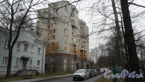 Костромской проспект, дом 3. 10-этажный жилой дом 2006 года постройки. 2 парадные. 105 квартир. В здании расположены: торговая компания 