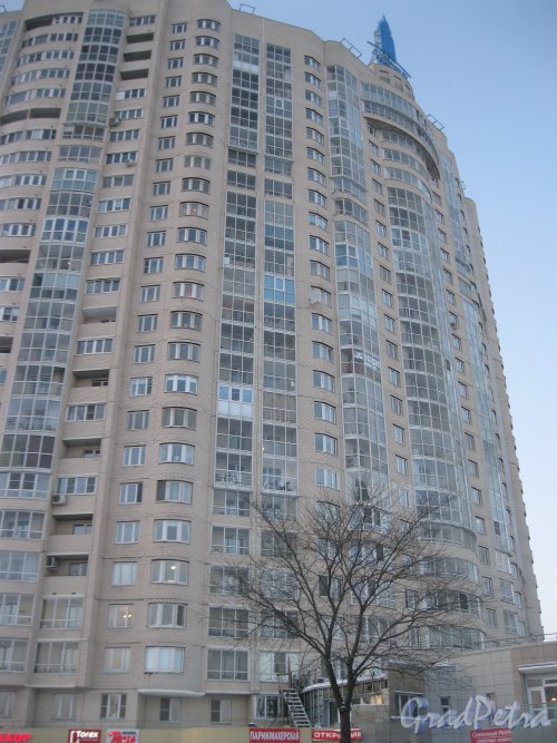 Пр. Маршала Жукова, дом 41 (Ленинский пр., дом 99). Угловая часть фасада. Фото 5 января 2016 г.