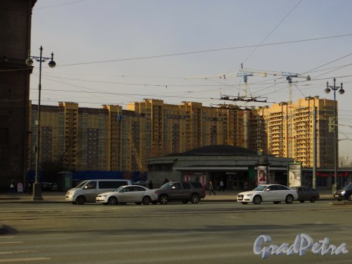 Московский проспект, дом 139. Второй этап строительства жилого комплекса «Московский квартал». Фото 27 февраля 2014 года.