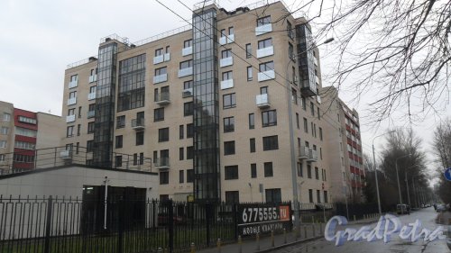 Ярославский проспект, дом 23. 8-этажный жилой дом 2013 года постройки. 2 парадные. 51 квартира. Фото 11 февраля 2016 года.