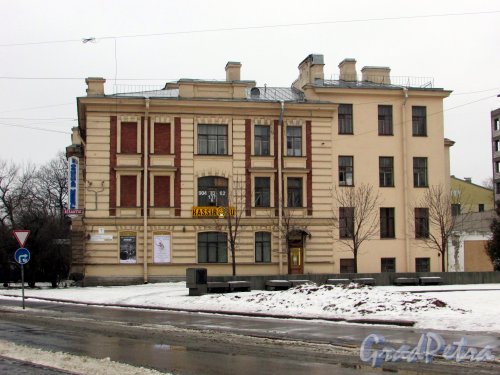 Большой Сампсониевский проспект, дом 7. Фасад здания со стороны площади Военных Медиков. Фото 7 февраля 2016 года.