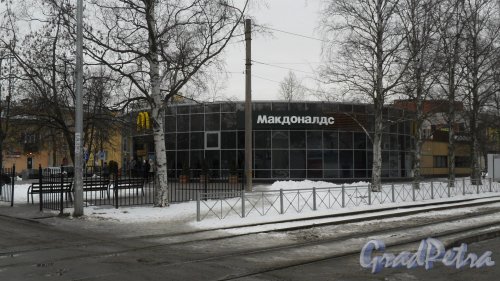 Ярославский проспект, дом 45, литер А. Ресторан быстрого питания "Макдоналдс". Фото 19 февраля 2016 года.