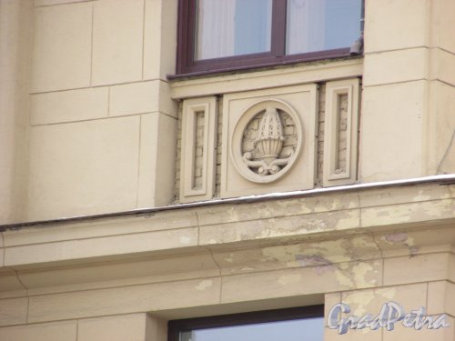 Московский проспект, дом 200. Оформление окна. Фото 16 февраля 2016 года.